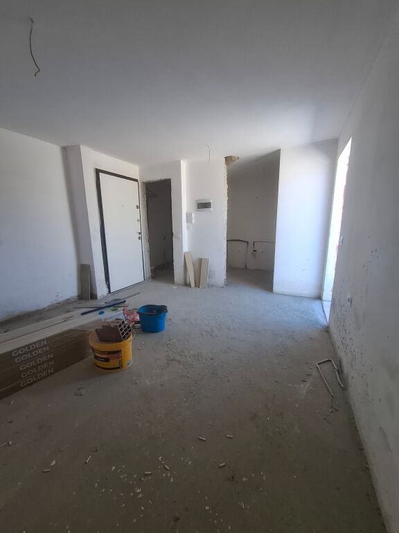 Garsoniere (77m2) per shitje - Selite