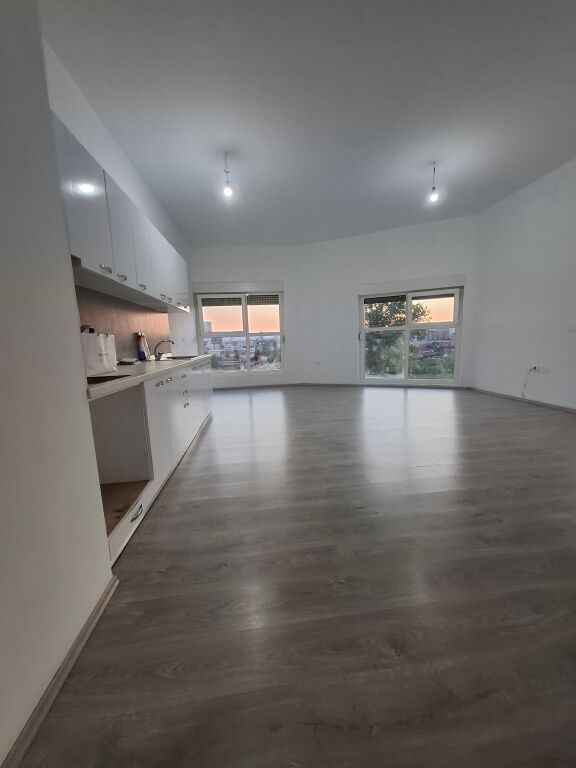 Apartament 2+1+2tualete - 33.000Lek - Ali Demi