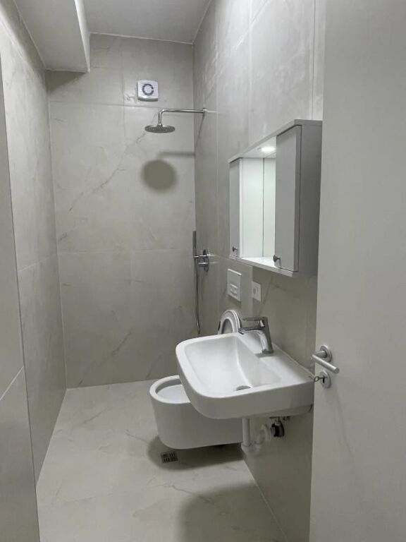 Jepet Me Qera Apartament 1+1+1 Ballkon