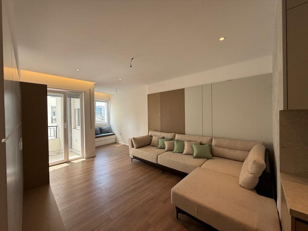 Shitet Apartament 2+1, Donika Center, Qender