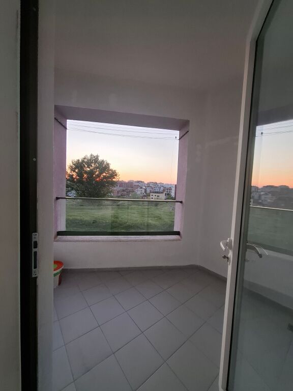 Apartament 2+1+2tualete - 33.000Lek - Ali Demi