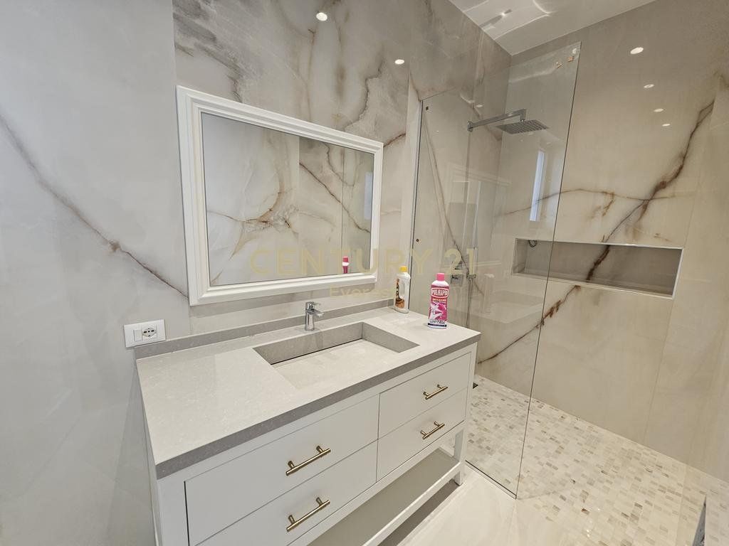 MJULL-BATHORE, VILE 3-KATE ME PISHINE PER QIRA