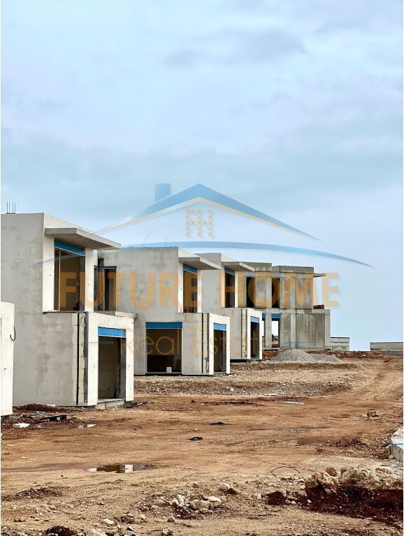 Shitet Vile me Pishine, San Nicolas, Palase