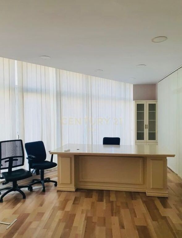 Jepet me qira ambient per zyra prane tek Liqenit te Tiranes!