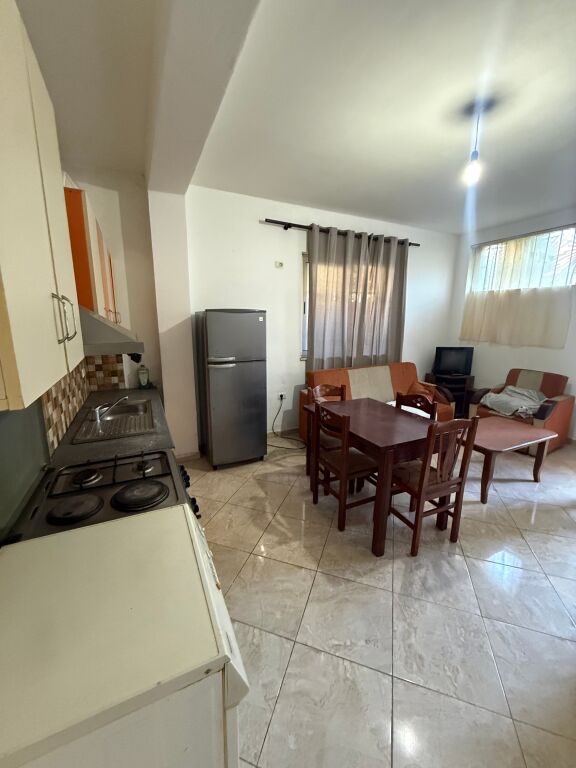 Apartament 1+1 me qera tek rrethi i selites/kodra e diellit ne autostrade 30,000 leke