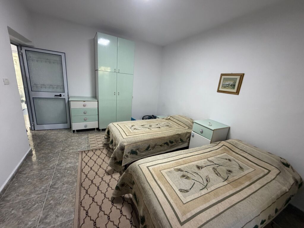 2+1,arredato a Qsut Nene Tereza,prezzo 500 euro