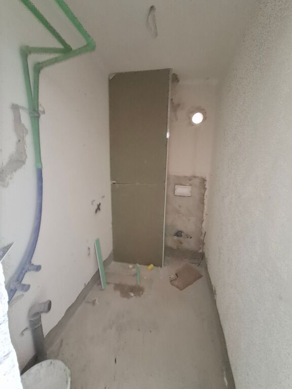 Garsoniere (77m2) per shitje - Selite