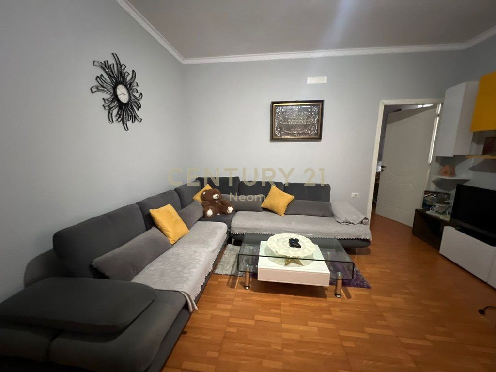 2+1 apartment for sale in the Siri Kodrës area
