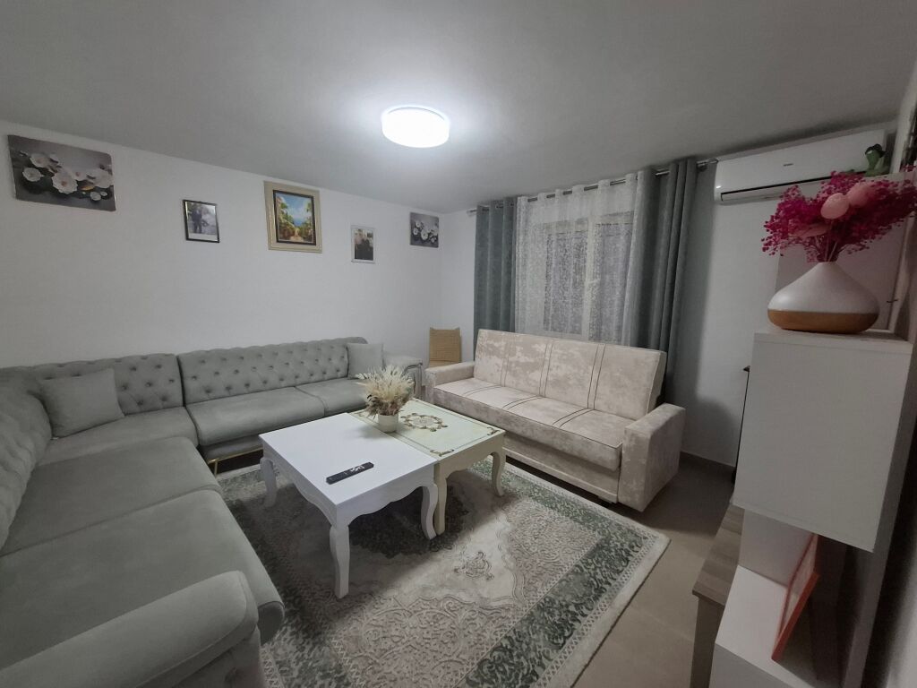 Shtepi 1+1+kuzhine e vecuar (350€) - Prane Qytet Studenti