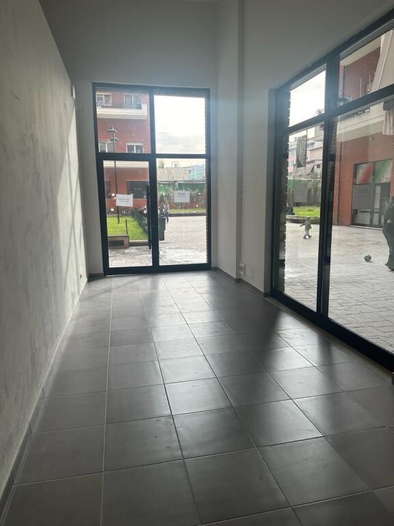 Shitet Dyan në Tiranë,  29 m2 në kompleksin Golden Park (Përballë Spitalit Amerikan 3).Cmimi 75.000 euro !