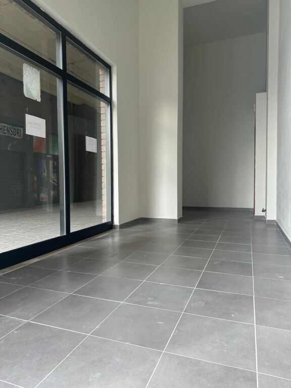 Shitet Dyan në Tiranë,  29 m2 në kompleksin Golden Park (Përballë Spitalit Amerikan 3).Cmimi 75.000 euro !