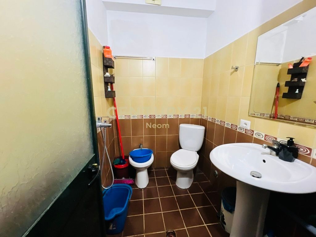 Shitet apartament 2+1 në zonën e Siri Kodrës