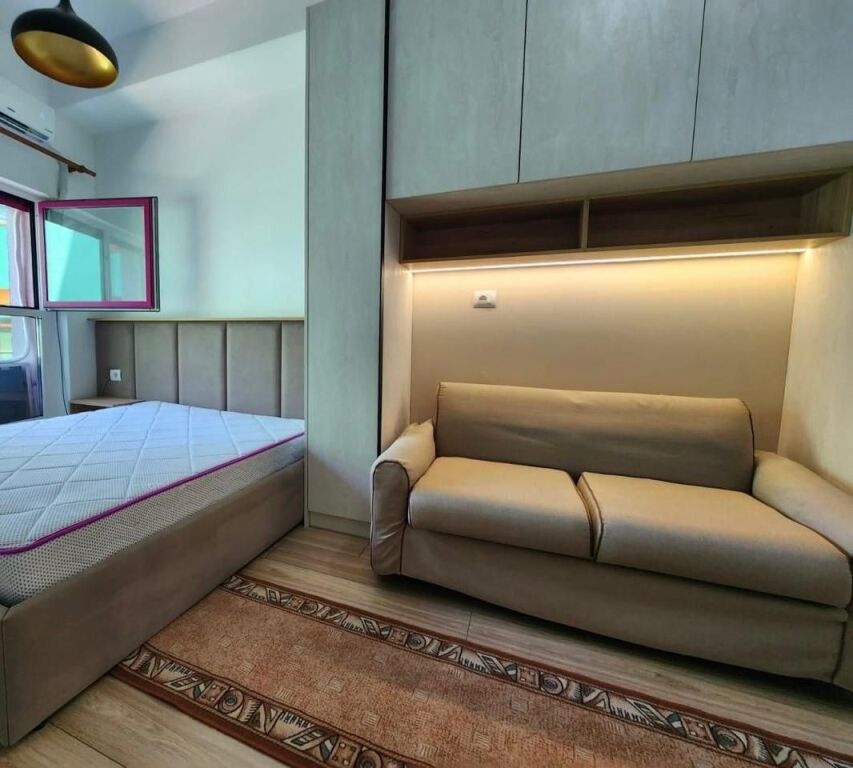 Shitet garzoniere tek kompleksi Mangalem