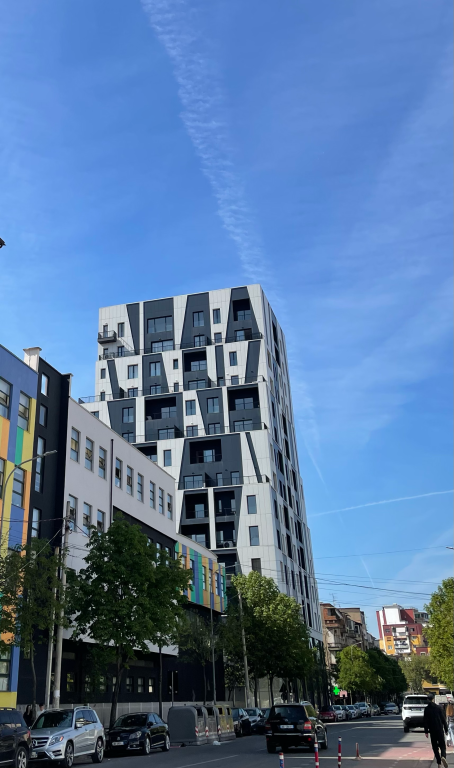 Shitet Ambient Biznesi, Rruga e Barrikadave