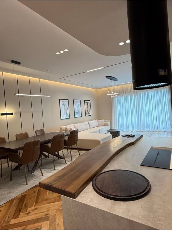 2+1 with parking, botanical garden near the mosque, 2000 euros