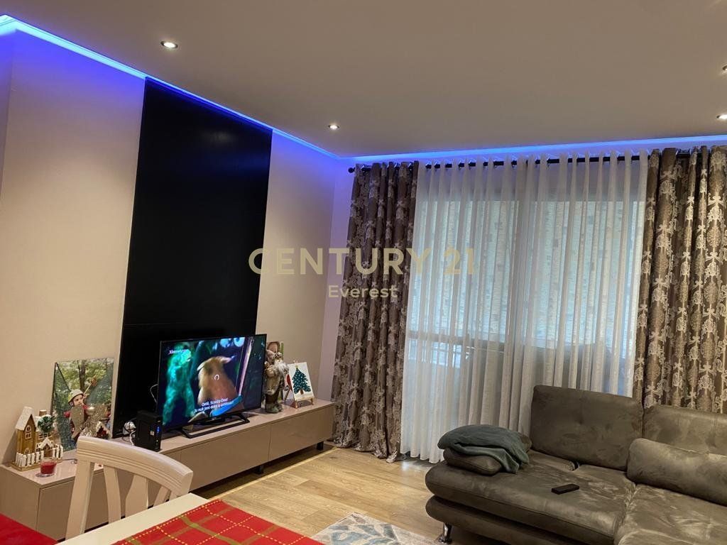 MISTO MAME, APARTAMENT 2+1 PER QIRA