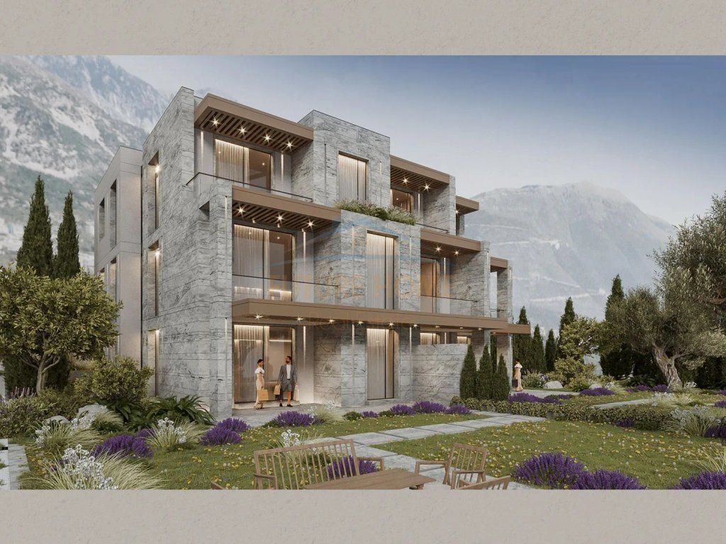 Shitet Apartament 2+1, San Nicolas, Palase