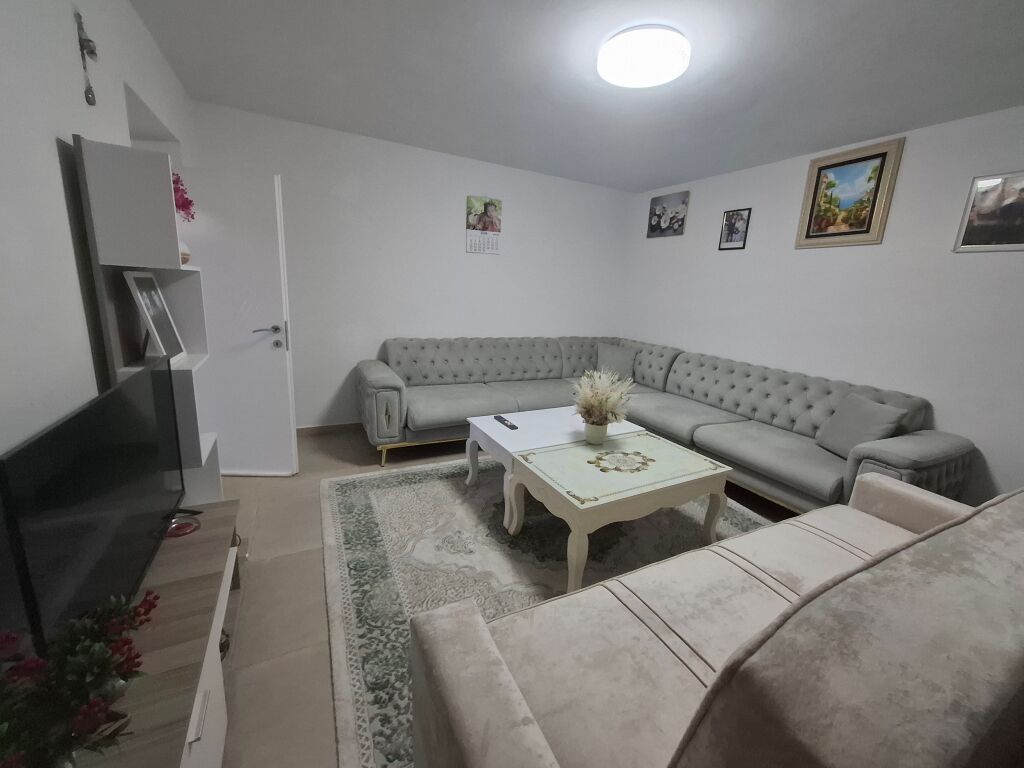 Shtepi 1+1+kuzhine e vecuar (350€) - Prane Qytet Studenti