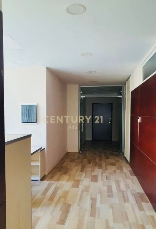 Jepet me qira ambient per zyra prane tek Liqenit te Tiranes!