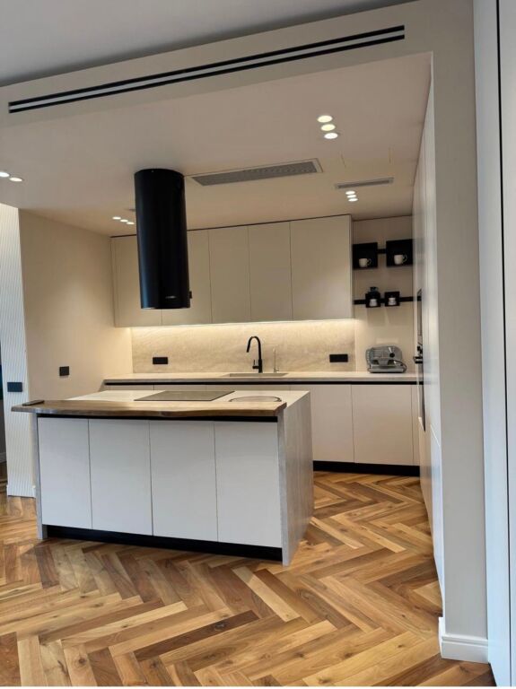 2+1 with parking, botanical garden near the mosque, 2000 euros