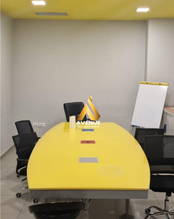 AMBIENT NË SHITJE – Rruga e Kavajës, tek Condor Center, Tirane