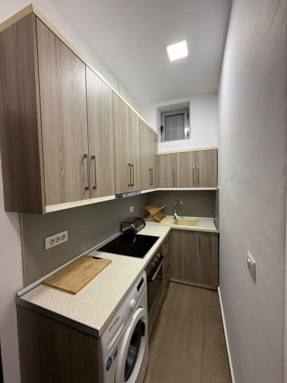 Apartament me qira tek Pallatet Agimi,prane kafe Roma