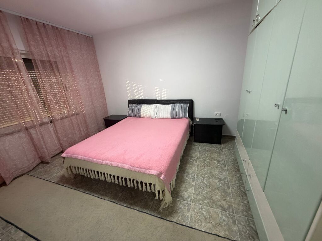 2+1,arredato a Qsut Nene Tereza,prezzo 500 euro