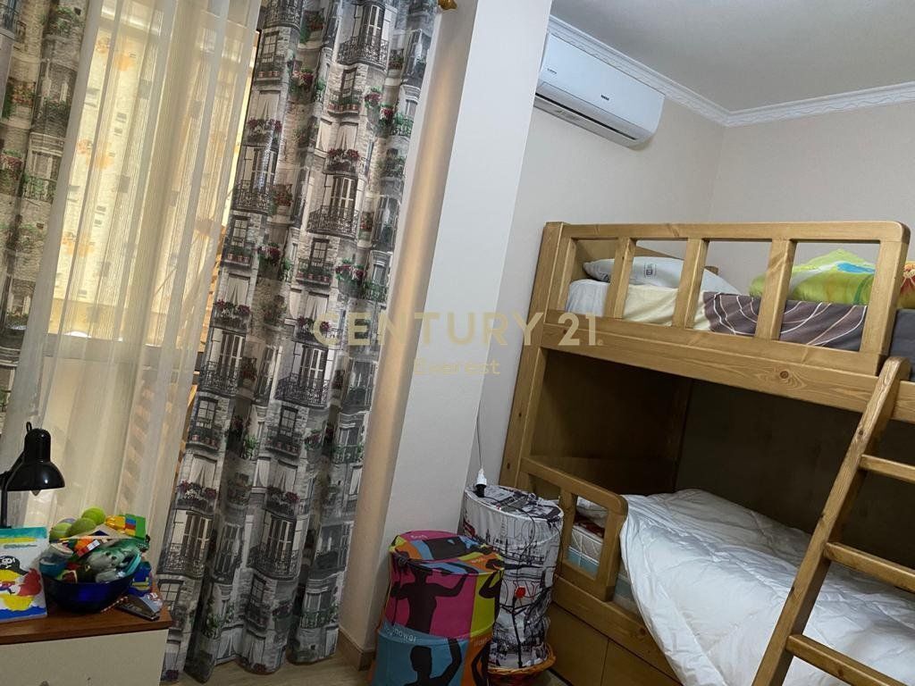 MISTO MAME, APARTAMENT 2+1 PER QIRA