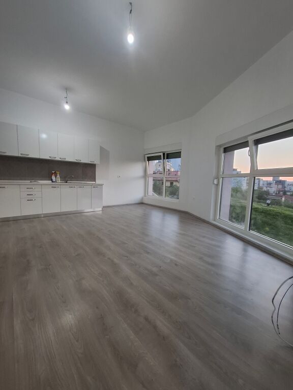 Apartament 2+1+2tualete - 33.000Lek - Ali Demi