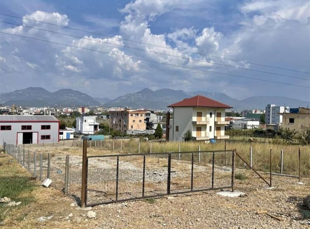 Jepet me Qira Prone 700 m2 - Kashar, Tirane