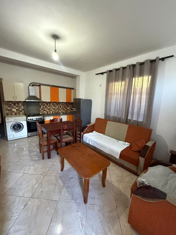 Apartament 1+1 me qera tek rrethi i selites/kodra e diellit ne autostrade 30,000 leke