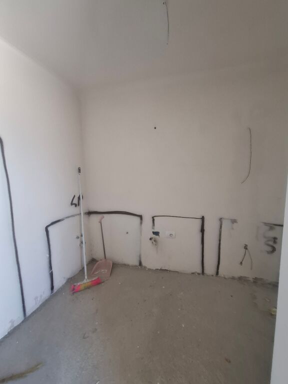 Garsoniere (77m2) per shitje - Selite