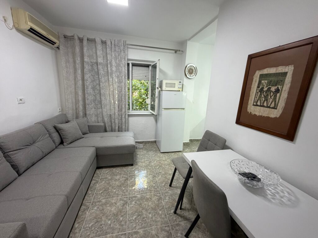 2+1,arredato a Qsut Nene Tereza,prezzo 500 euro