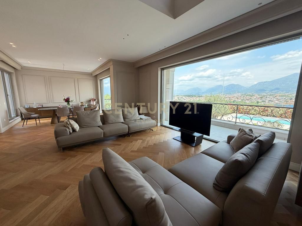 MJULL-BATHORE, VILE 3-KATE ME PISHINE PER QIRA