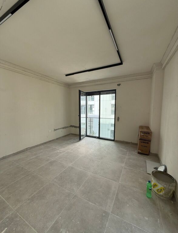 Jepet zyrë me qera në Porcelan.