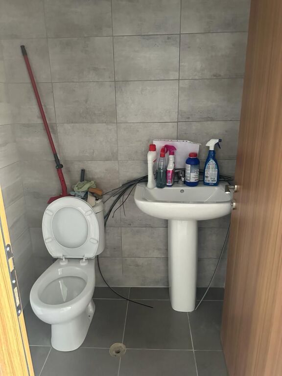 Shitet Dyan në Tiranë,  29 m2 në kompleksin Golden Park (Përballë Spitalit Amerikan 3).Cmimi 75.000 euro !