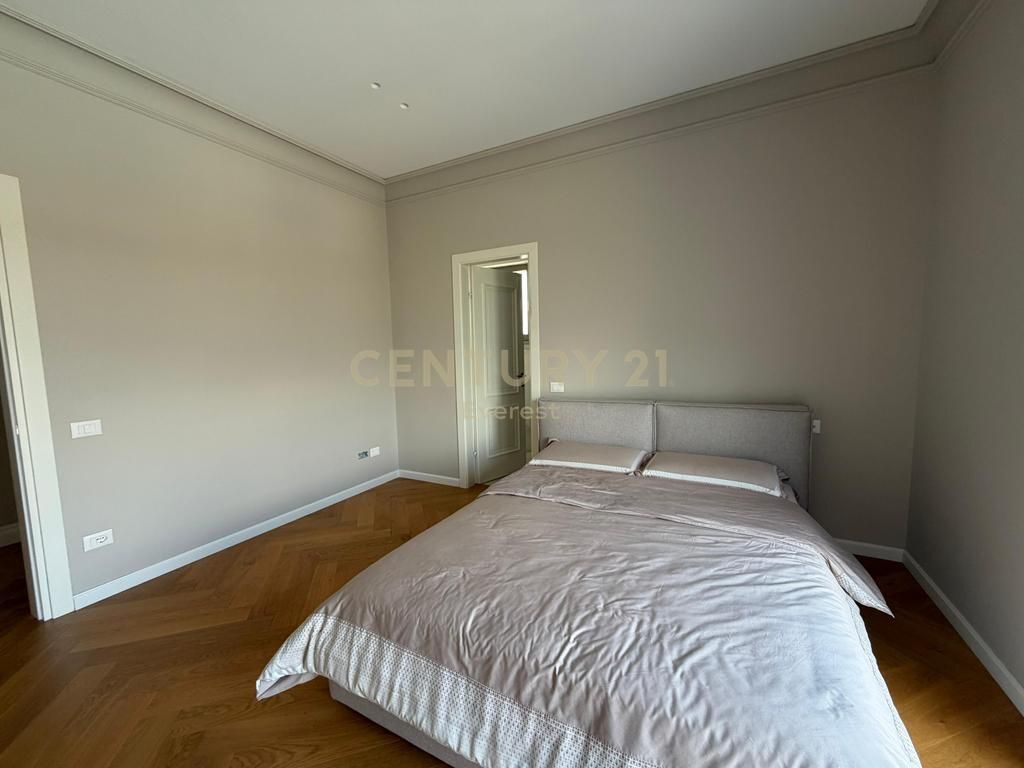 MJULL-BATHORE, VILE 3-KATE ME PISHINE PER QIRA