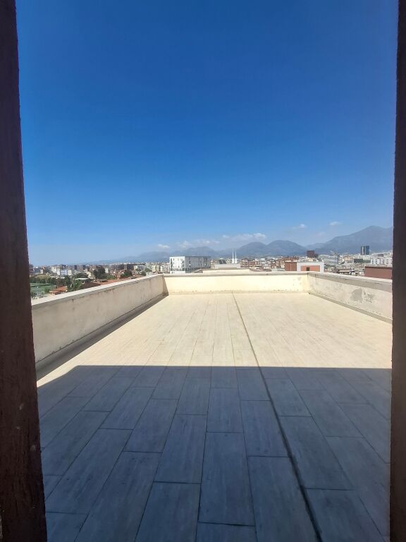 Garsoniere (77m2) per shitje - Selite