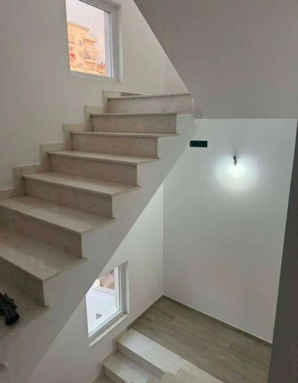 OKAZION! JEPET ME QERA VILË 2 KATËSHE - TIRANE