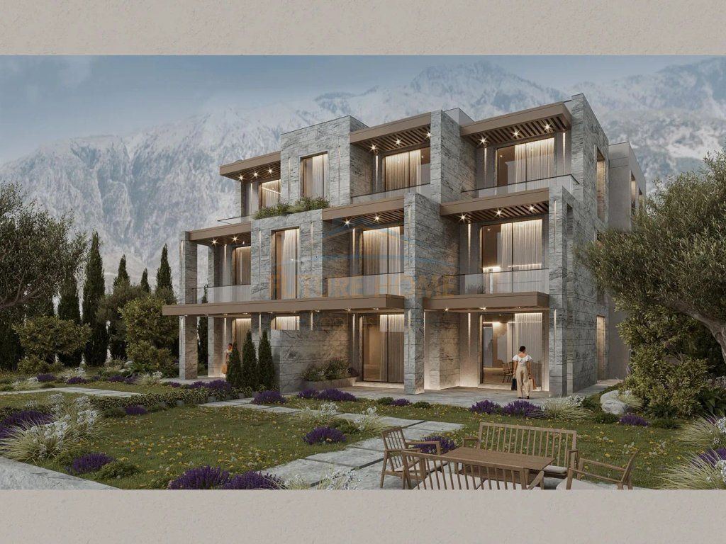 Shitet Apartament 2+1, San Nicolas, Palase