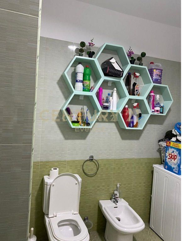 MISTO MAME, APARTAMENT 2+1 PER QIRA