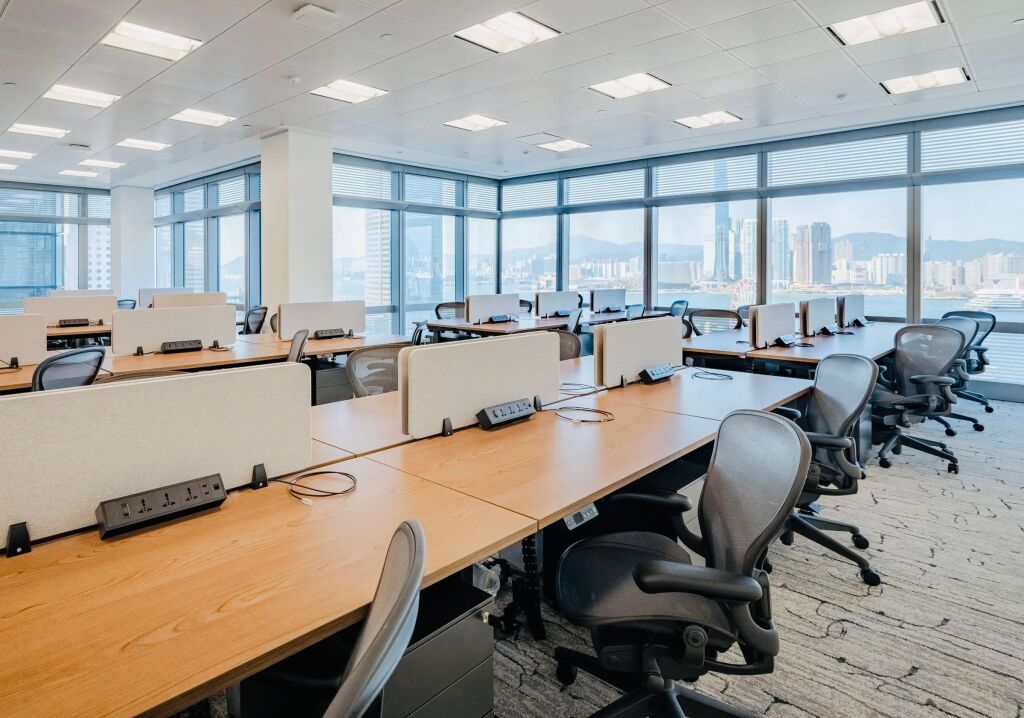 AMBJENT 400 M2 OPEN SPACE PER QIRA FARE PRANE QENDRES