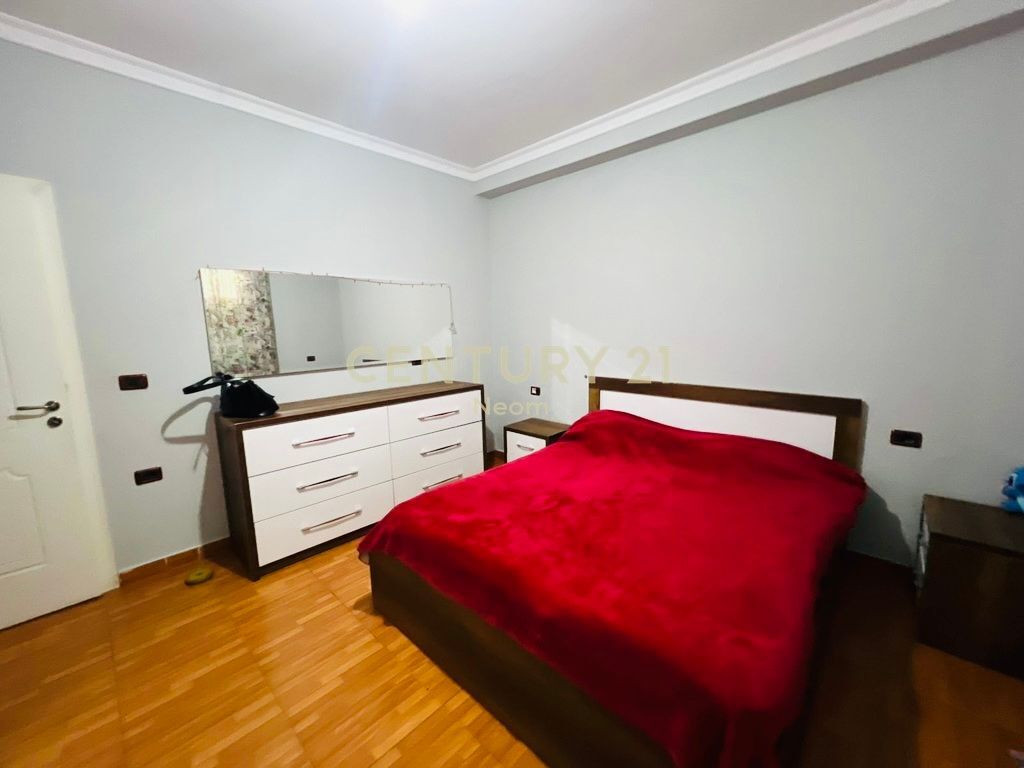 Shitet apartament 2+1 në zonën e Siri Kodrës