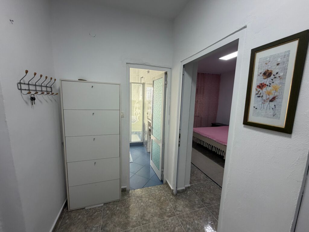 2+1,arredato a Qsut Nene Tereza,prezzo 500 euro