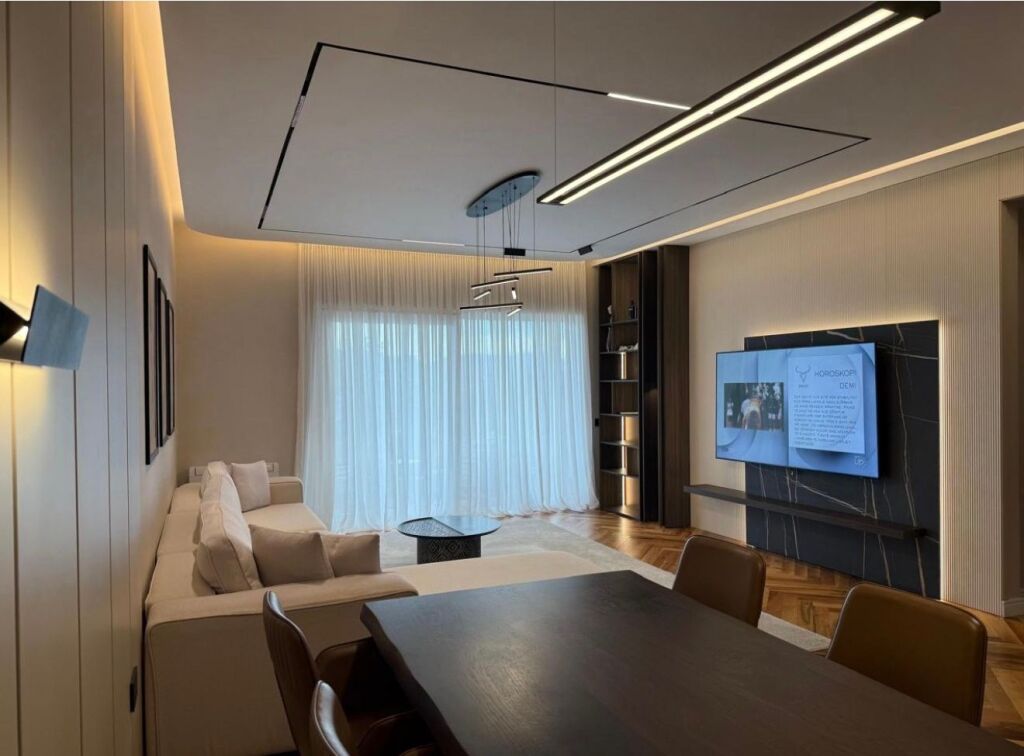 2+1 with parking, botanical garden near the mosque, 2000 euros