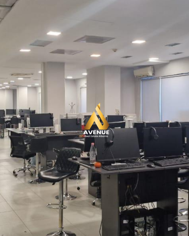 AMBIENT NË SHITJE – Rruga e Kavajës, tek Condor Center, Tirane