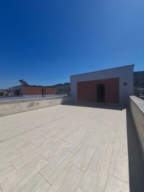 Garsoniere (77m2) per shitje - Selite