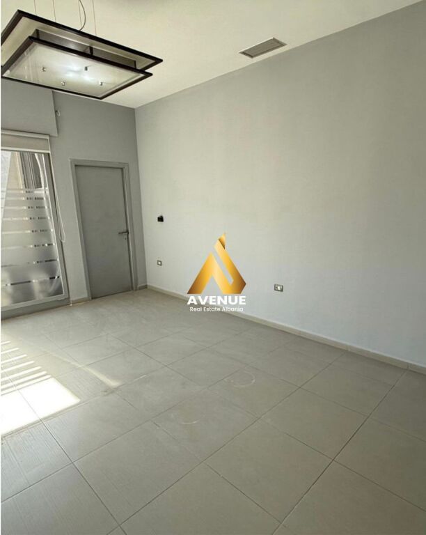 AMBIENT ME QERA – Tek Condor Center, përballë Kompleksi Delijorgji, Tirane