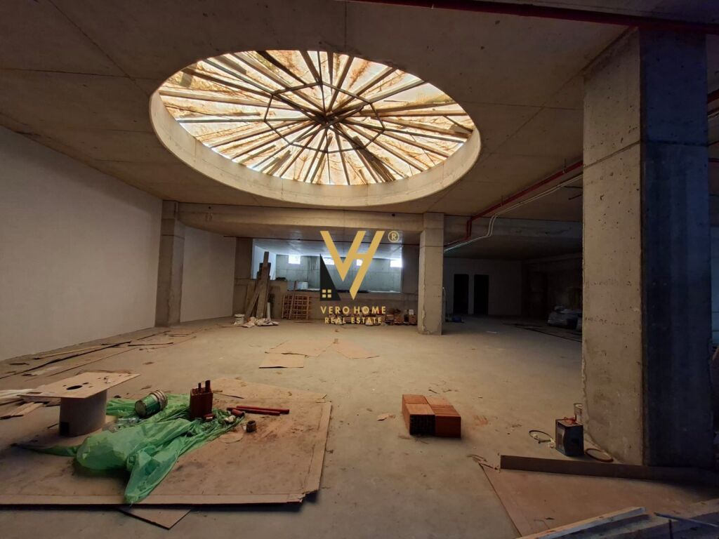 SHITET AMBIENT BIZNESI 1.100 M2 NE QENDER 495.000 EURO