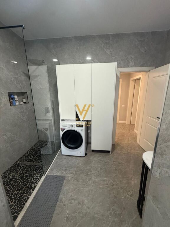 JEPET APARTAMENT 2+1+2 ME QERA PRANE TEG 700 EURO